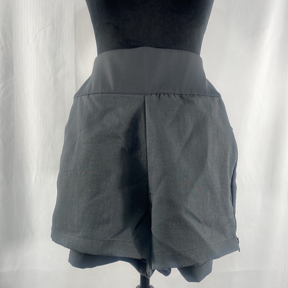 Nike high waisted grey anthracite shorts with pockets, zipped pocket, Large,NWT - Picture 1 of 10